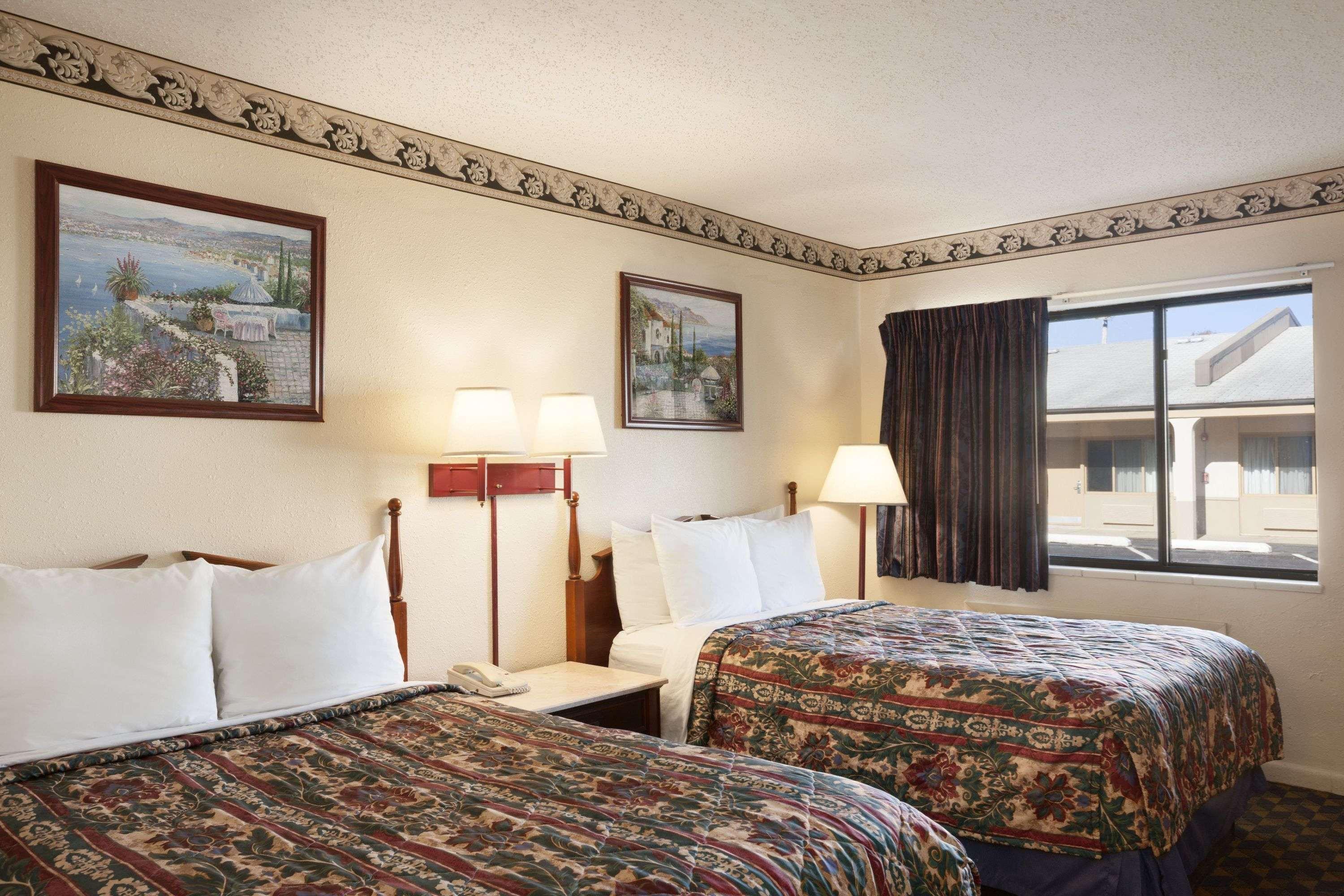 Days Inn By Wyndham Wrightstown Mcguire Afb Bordentown Eksteriør billede