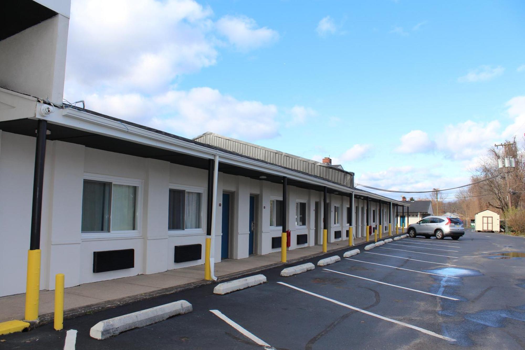 Days Inn By Wyndham Wrightstown Mcguire Afb Bordentown Eksteriør billede