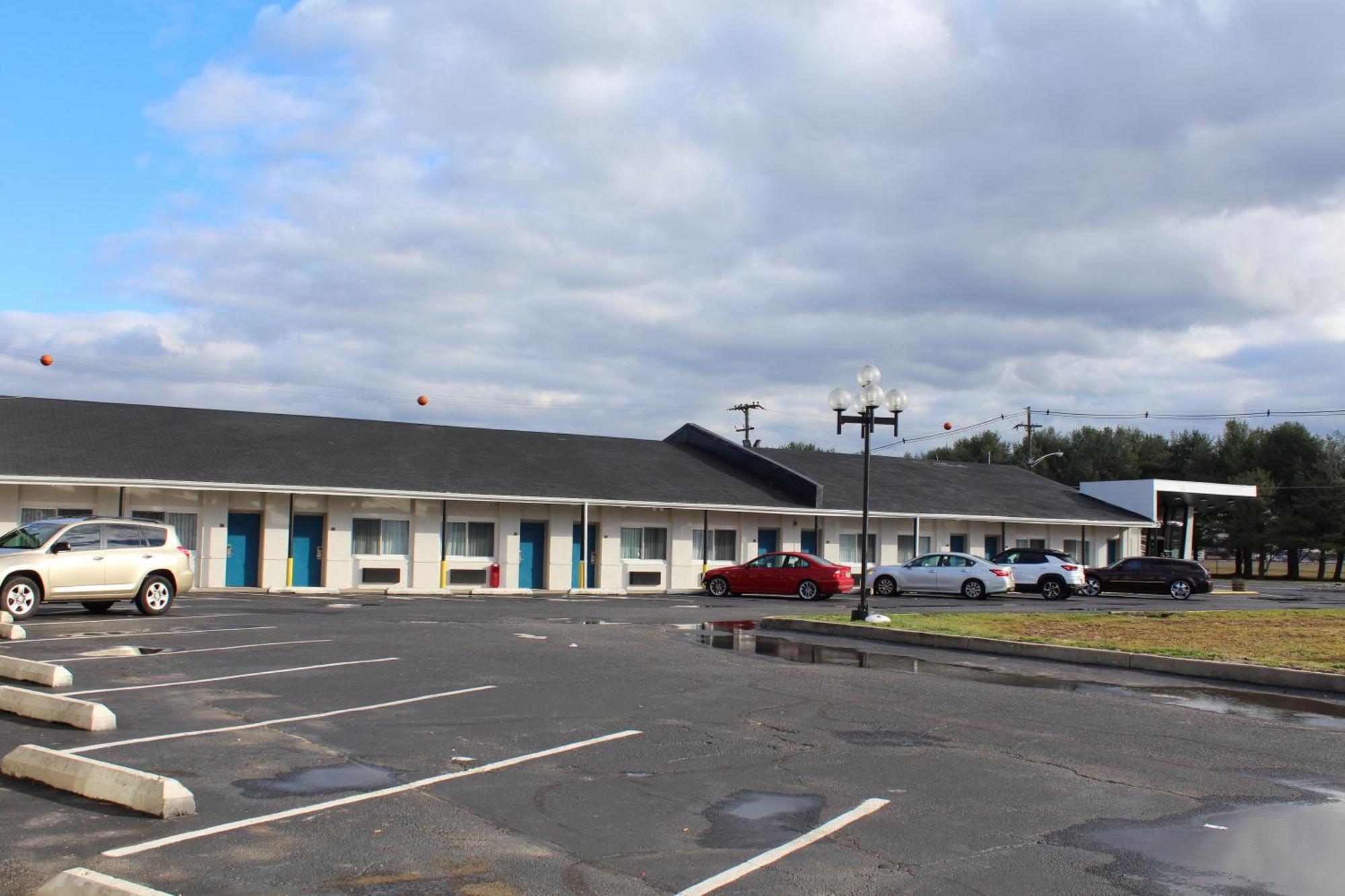 Days Inn By Wyndham Wrightstown Mcguire Afb Bordentown Eksteriør billede