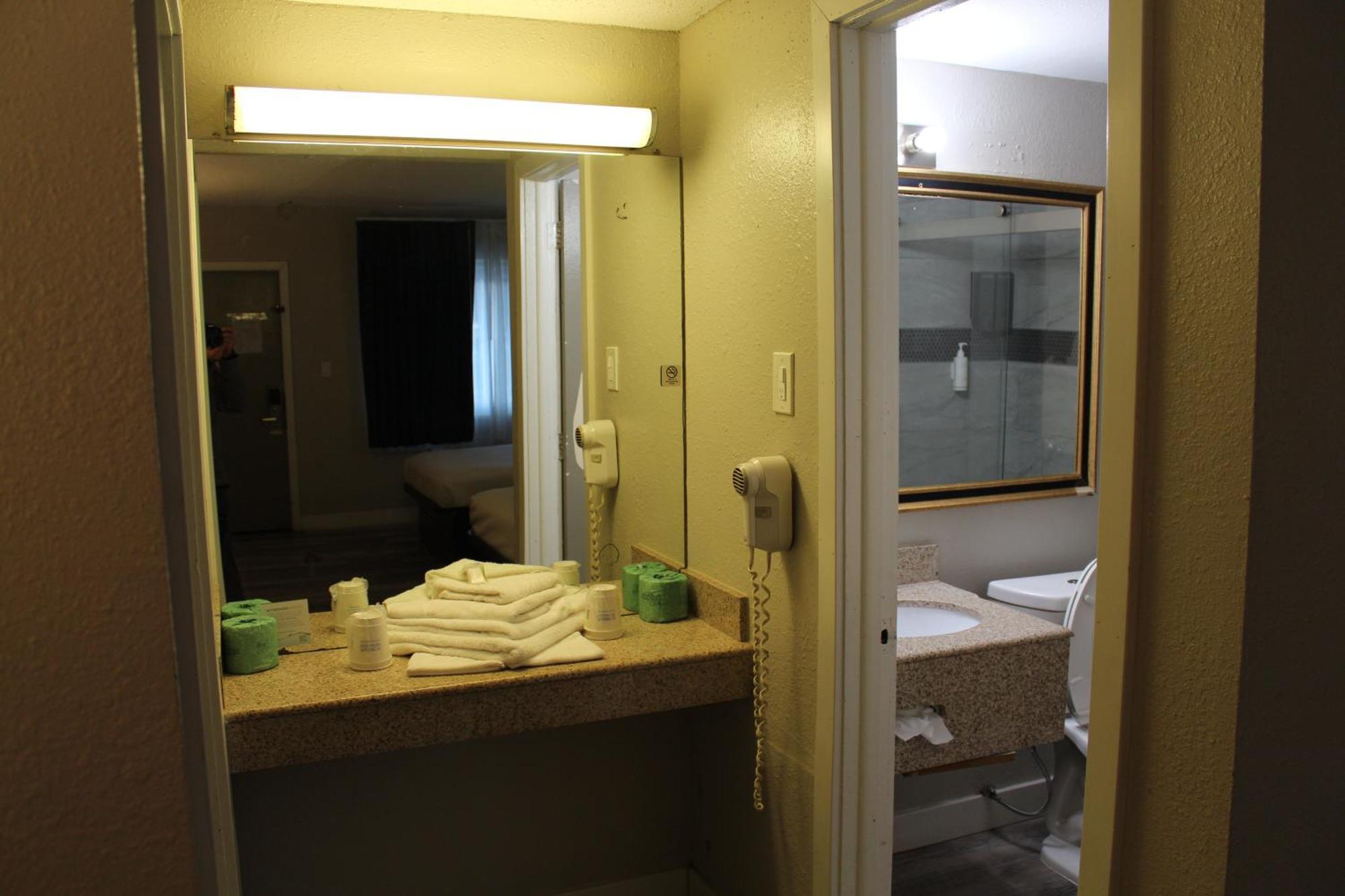 Days Inn By Wyndham Wrightstown Mcguire Afb Bordentown Eksteriør billede