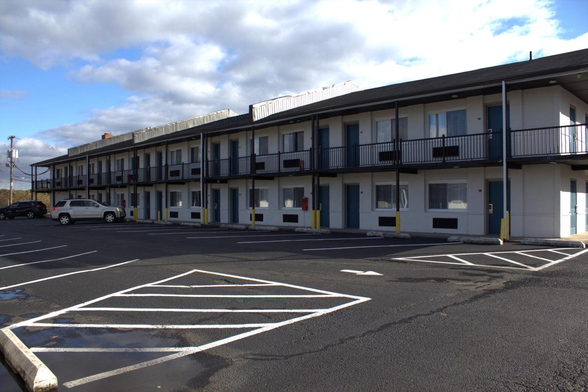 Days Inn By Wyndham Wrightstown Mcguire Afb Bordentown Eksteriør billede