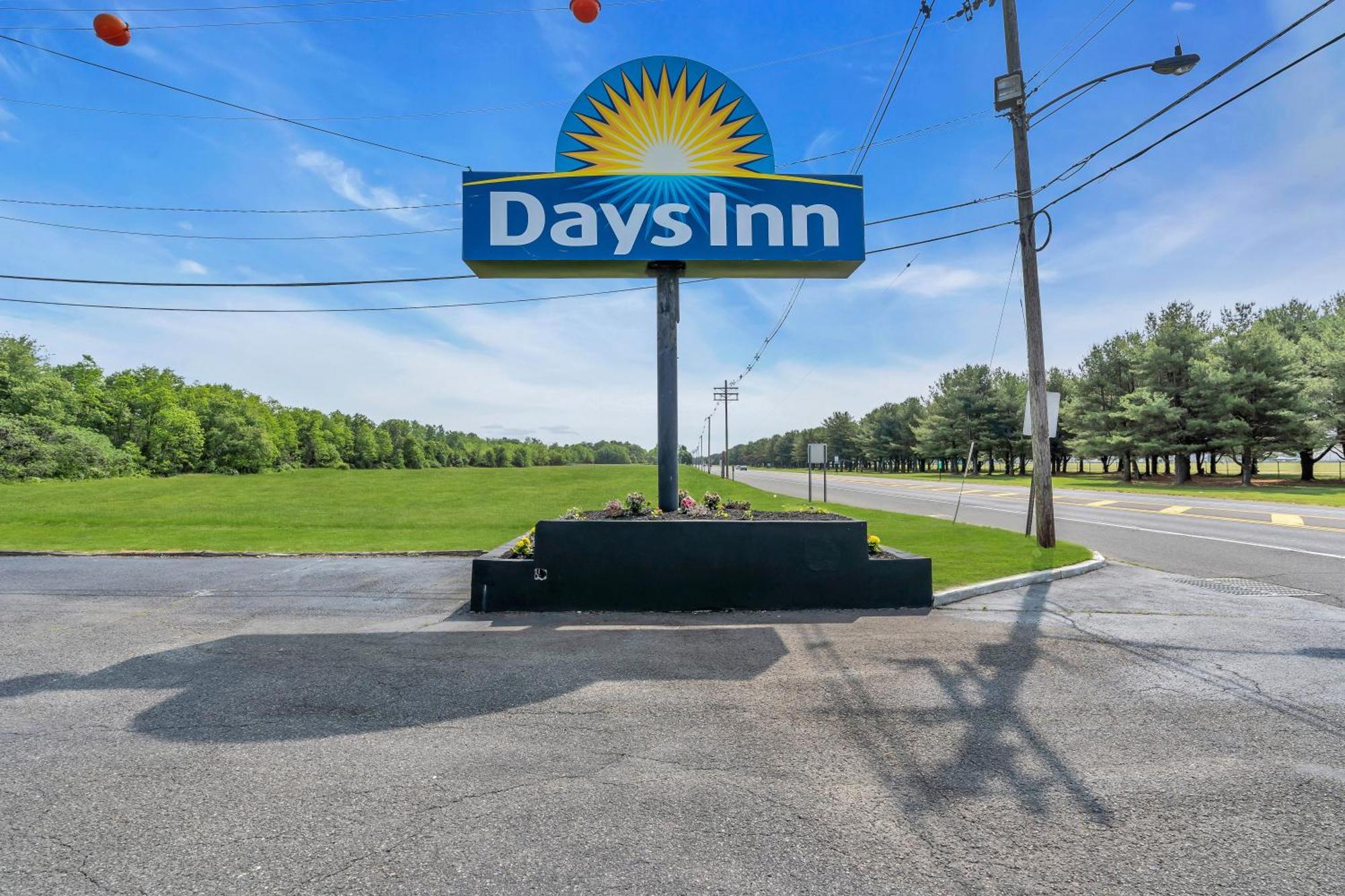 Days Inn By Wyndham Wrightstown Mcguire Afb Bordentown Eksteriør billede