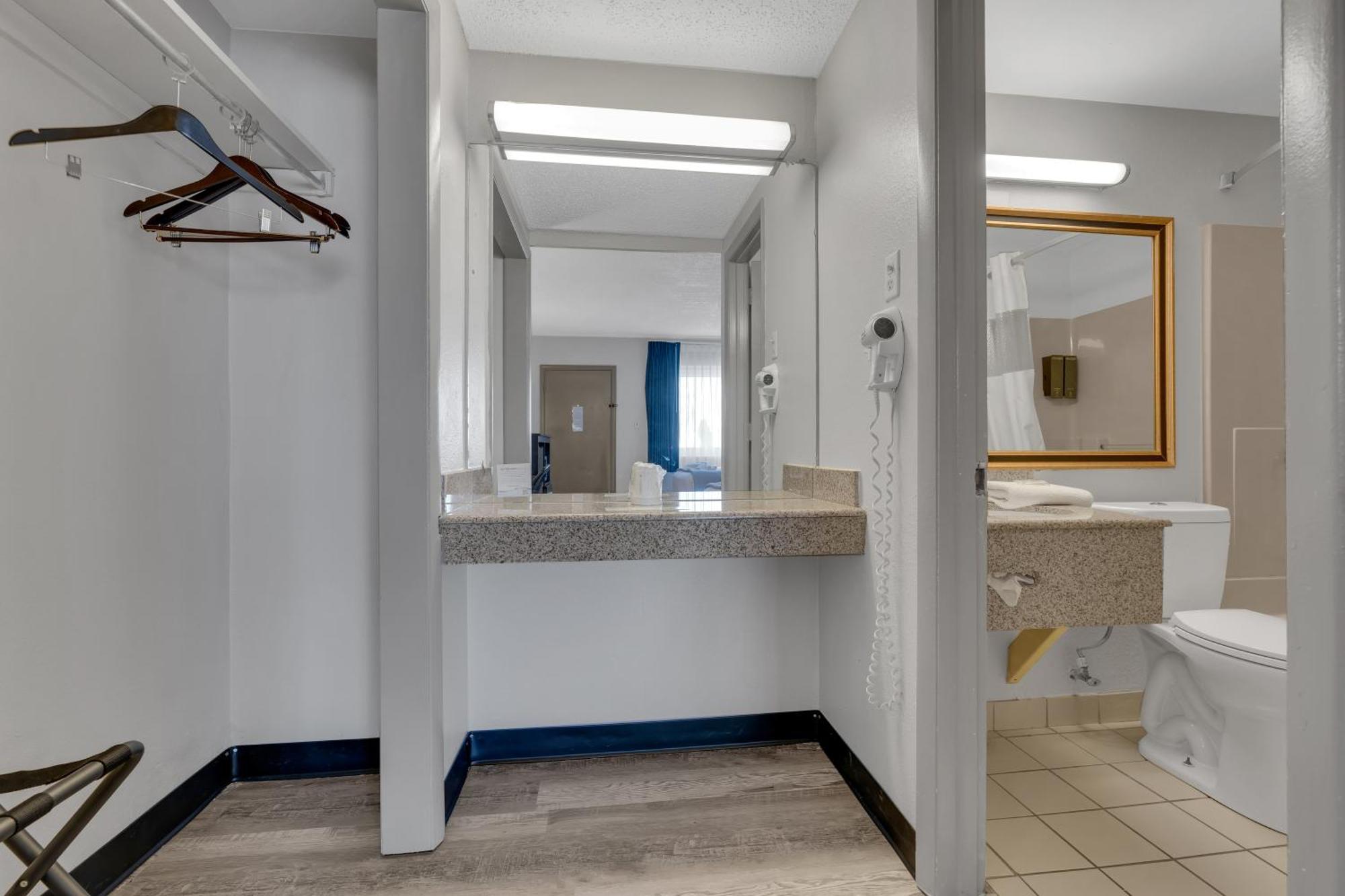 Days Inn By Wyndham Wrightstown Mcguire Afb Bordentown Eksteriør billede