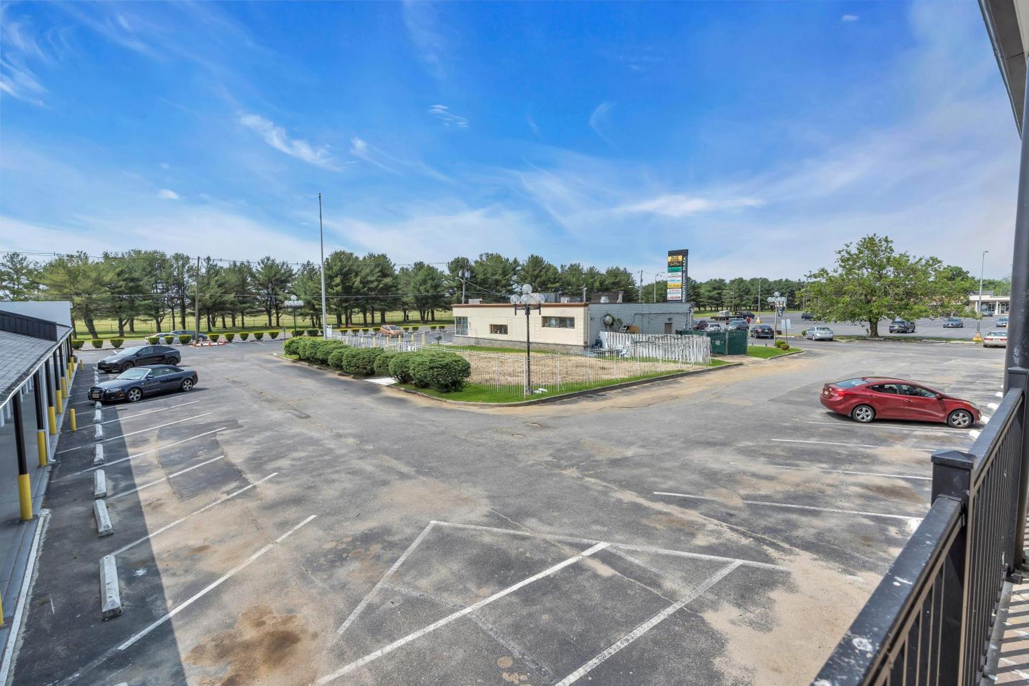 Days Inn By Wyndham Wrightstown Mcguire Afb Bordentown Eksteriør billede