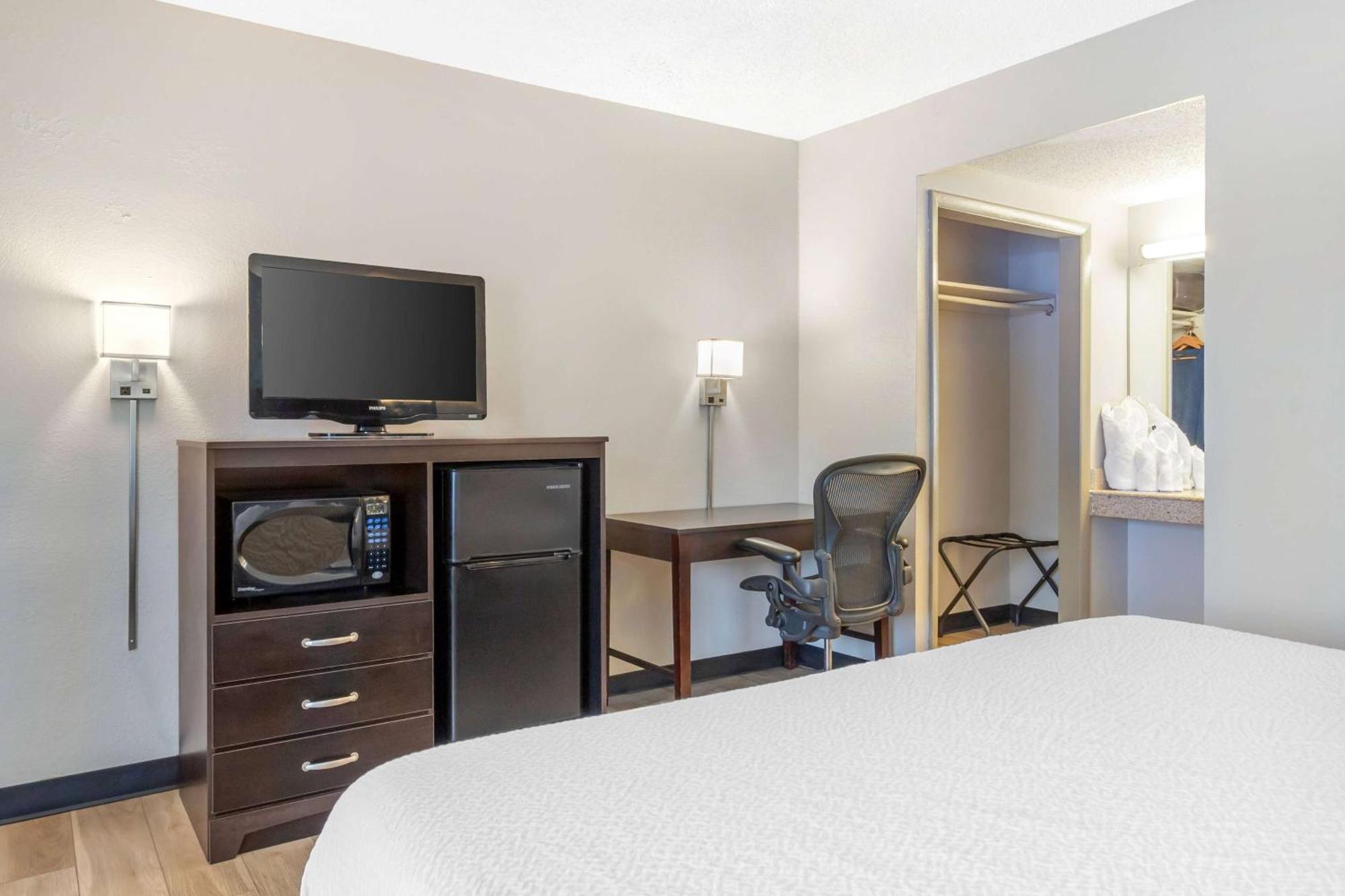 Days Inn By Wyndham Wrightstown Mcguire Afb Bordentown Eksteriør billede