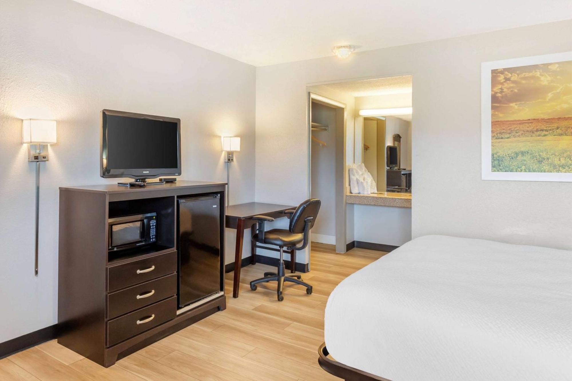 Days Inn By Wyndham Wrightstown Mcguire Afb Bordentown Eksteriør billede