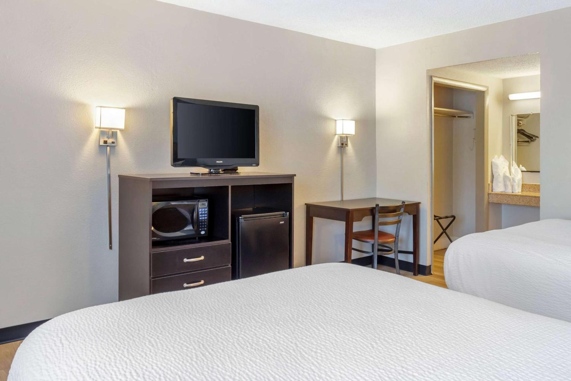 Days Inn By Wyndham Wrightstown Mcguire Afb Bordentown Eksteriør billede
