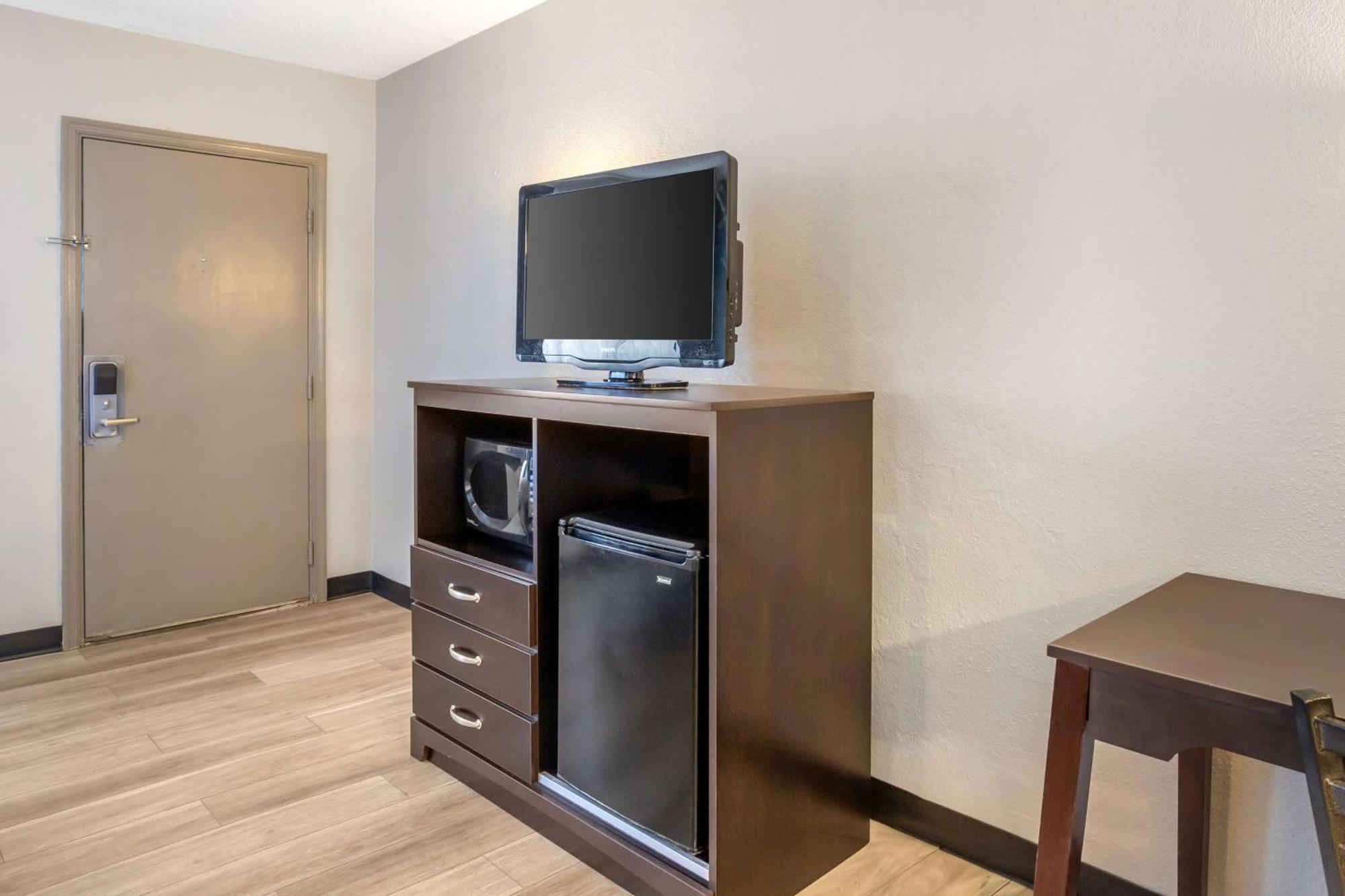 Days Inn By Wyndham Wrightstown Mcguire Afb Bordentown Eksteriør billede