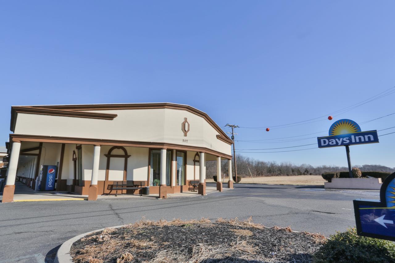 Days Inn By Wyndham Wrightstown Mcguire Afb Bordentown Eksteriør billede